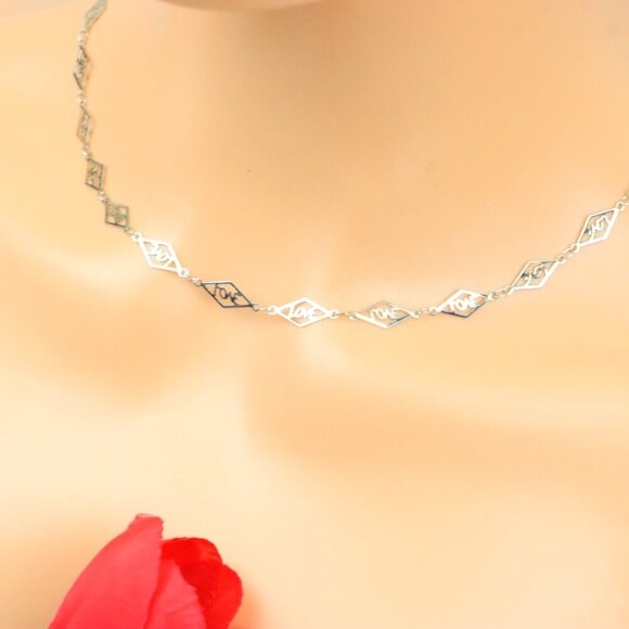Delicate & Contemporary Necklace Chain, A Lovely Choice for Women, EVCH1771 - Picture 4 of 10